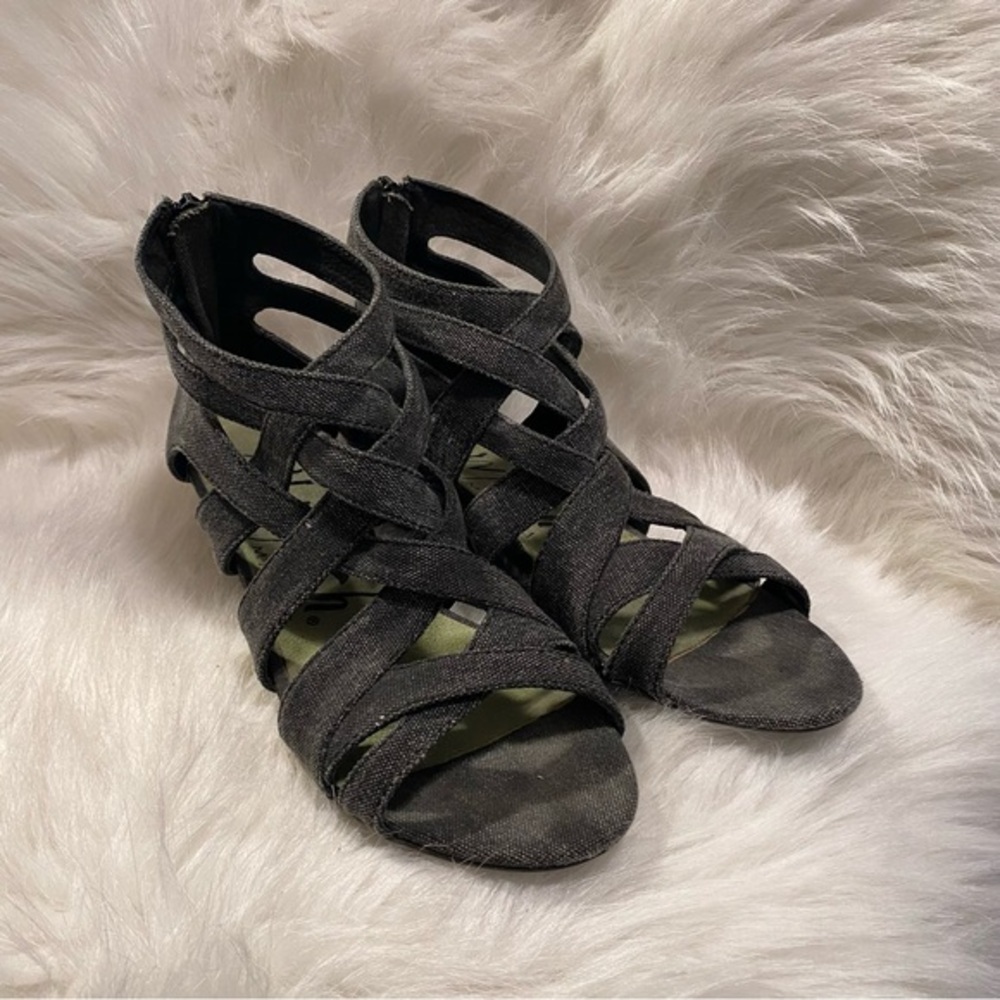 Blowfish Black‎ Sandals Comfortable Stylish Footwear Women’s Size 9 Shoes